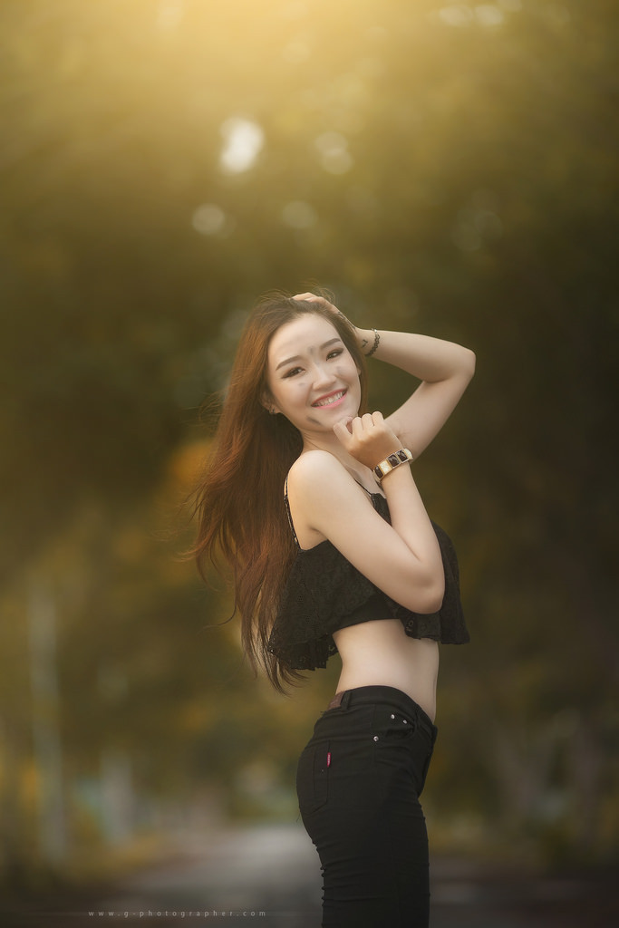 诱人的年轻的秘书4